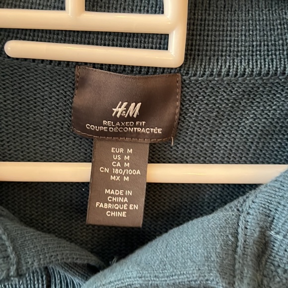 Versatile Collared sweater - Picture 2 of 2